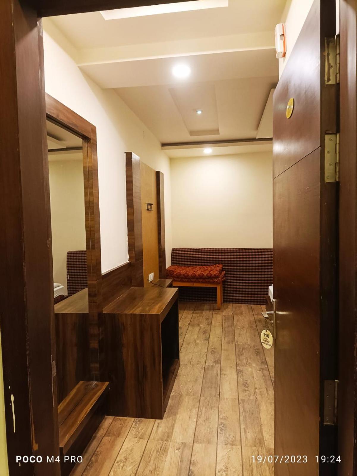 Hotel Shri Vardhan Ujjain Zewnętrze zdjęcie