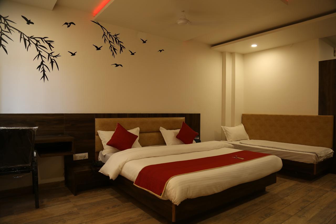 Hotel Shri Vardhan Ujjain Zewnętrze zdjęcie