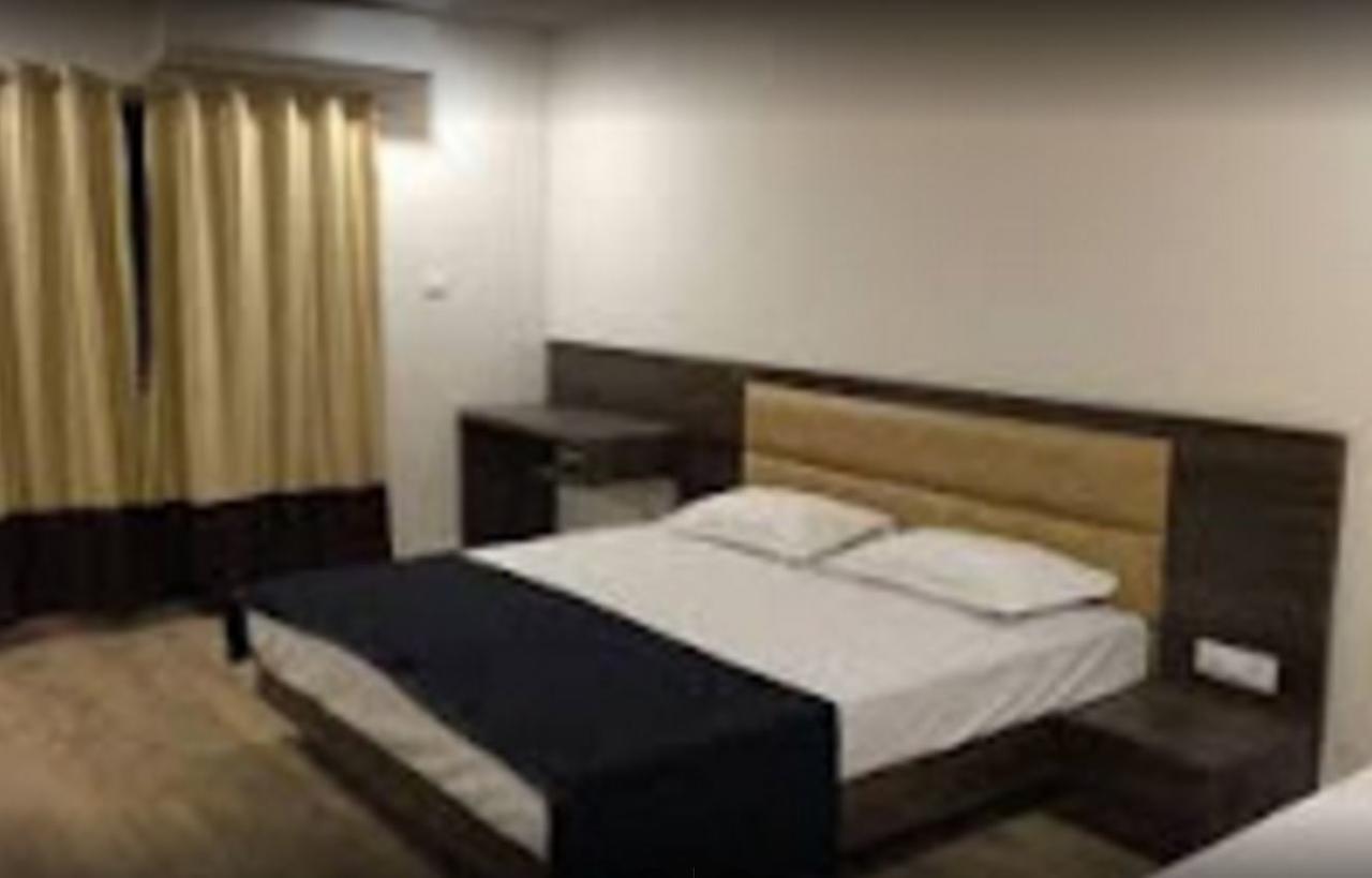 Hotel Shri Vardhan Ujjain Zewnętrze zdjęcie
