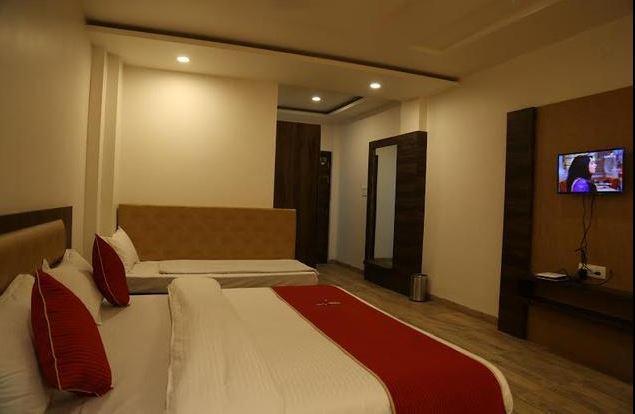 Hotel Shri Vardhan Ujjain Zewnętrze zdjęcie
